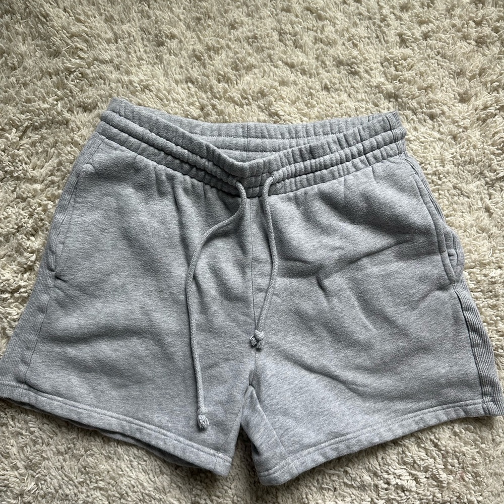 Aritzia TNA shorts grey size Medium